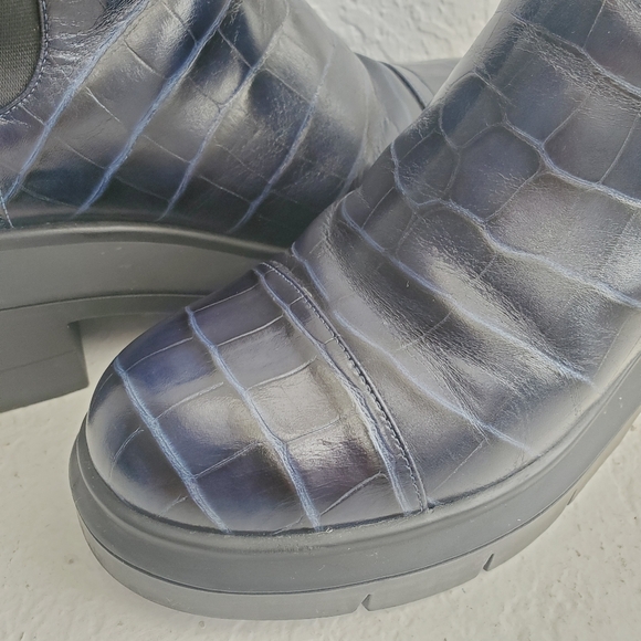 Stuart Weitzman Blue Croc-Embossed Ankle Boots - Picture 4 of 13
